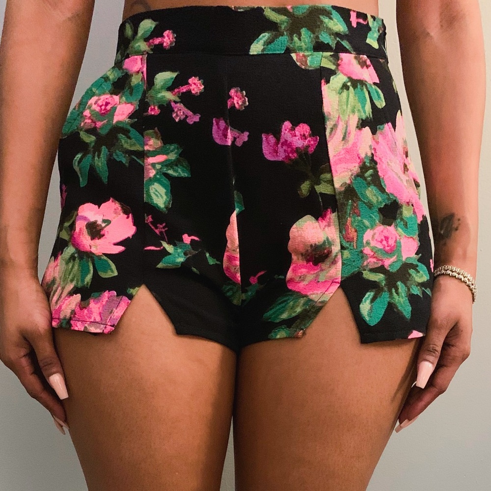 Floral Linen shorts